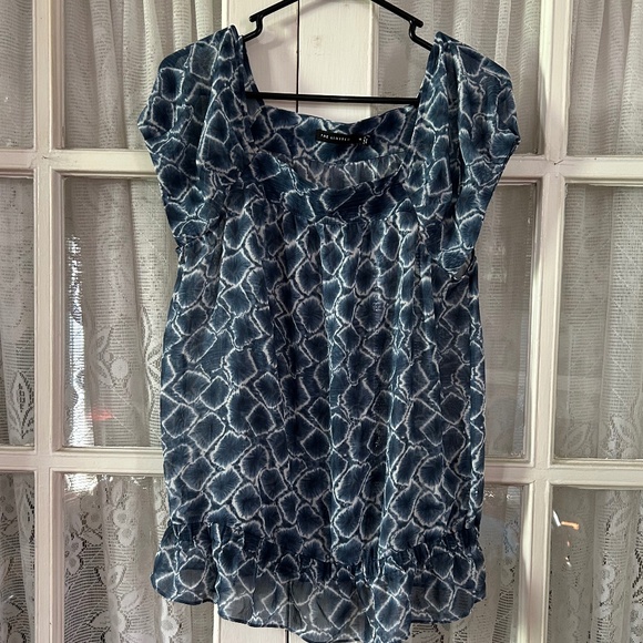 The Limited Women’s Blouse Blue White Geometric Pattern Flowy - Picture 1 of 3